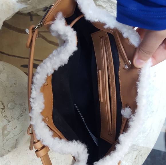Zara White Sherpa Fur Bucket Crossbody - Picture 4 of 4